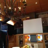 高砂後ろの上部に、プロジェクター