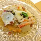 冷たすぎるドレッシングが多すぎて味がない