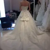 プラン内のドレスはシンプルな物が多い。