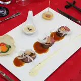 見た目も味もボリュームも満足なお肉料理。