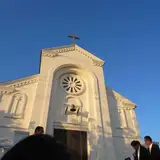 挙式会場、外で鐘を鳴らします。