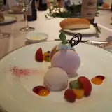 マカロンとあまおうのアイス。