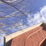 木のチャペルと空が綺麗で大好きです