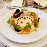 前菜 彩がとても綺麗です。