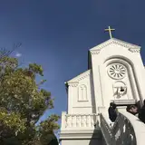 チャペルから続く階段の下から