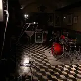 ステージに見立ててバンド演奏！