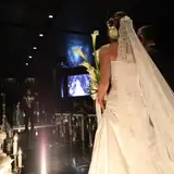 新婦入場は厳かに。