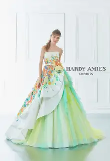 HARDY AMIES(ハーディエイミス) のウェディングドレス