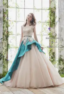 HARDY AMIES(ハーディエイミス) のウェディングドレス
