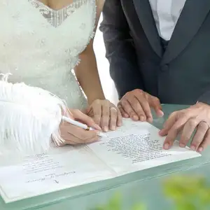 〈挙式のみ希望なら〉衣裳込みで28万円/シンプルウェディング