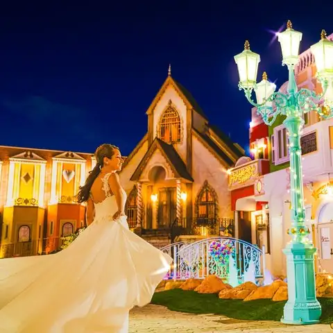 70名 1 957 725円 費用満足度1位 内容充実で費用も安心 夢の様な企画 70名 Wedding Fantasia ウェディングファンタジア みんなのウェディング