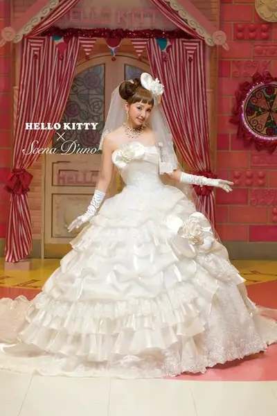 24枚目 Hello Kitty × Scena D'uno（キティ×神田うのドレス）NO.80001 