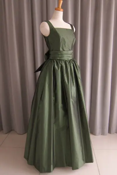 23枚目 Dark green silk taffeta bell line dress