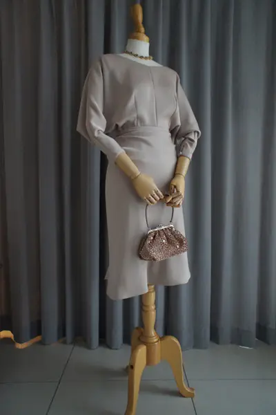 5枚目 ドルマンスリーブ＆バックフレアースカート