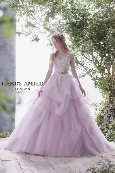 HARDY AMIES(ハーディエイミス) のウェディングドレス・ブライダル衣装