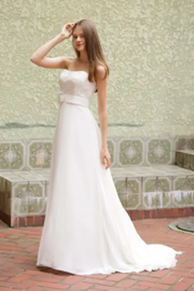 ホワイト レース エンパイアライン ウェディングドレス エンパイアラインのウェディングドレス byみんなのウェディング