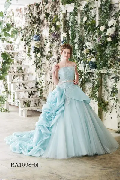 青 ブルー系のカラードレス Byみんなのウェディング