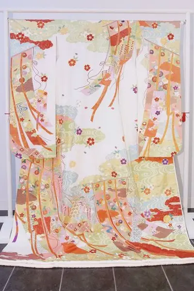25枚目 白地桜に几帳
