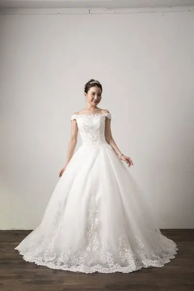 23枚目 Christine（クリスティン）