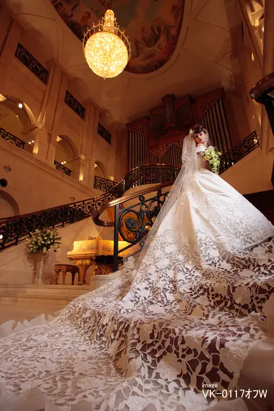VERY KURAUDIA(ベリークラウディア) のウェディングドレス・ブライダル