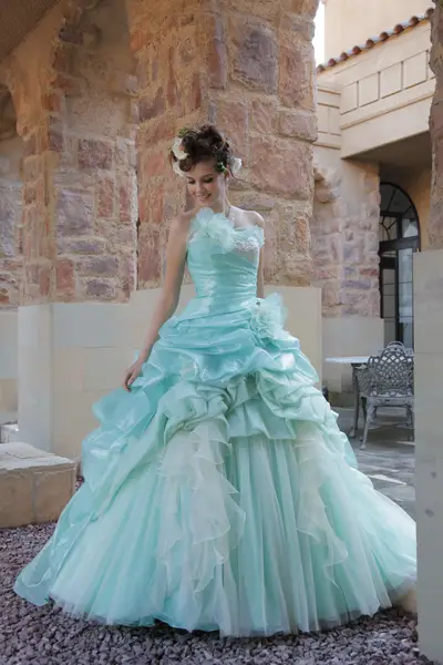 グリーンドレス カラードレス ウエディング ウエディングドレス.サテン.グリーン.カラードレス.パニエ付き.結婚式