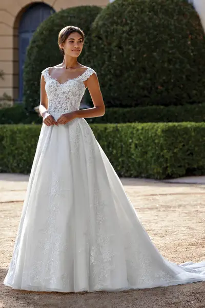 格安ドレスsinceritybridal シンサリティーブライダル7号 値下げ 2021新作ドレス】SERINA BRIDAL(セリナブライダル)のドレス品番
