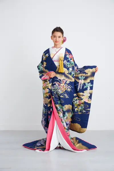 6枚目 紺地四季草花文