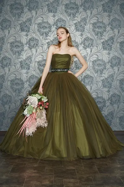 緑 グリーン系のカラードレス Byみんなのウェディング