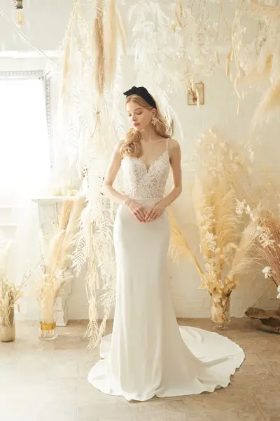 【美品】ホワイト刺繍　ウェディングドレス 美品】ホワイト刺繍 ウェディングドレス 美品！ マーメイドライン