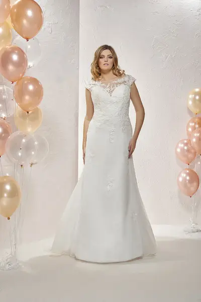 24枚目 CURVY  プラスサイズ