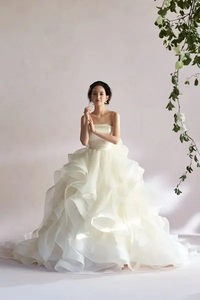 白・ホワイト系のウェディングドレス byみんなのウェディング（13