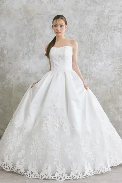 24枚目 ウェディングドレス