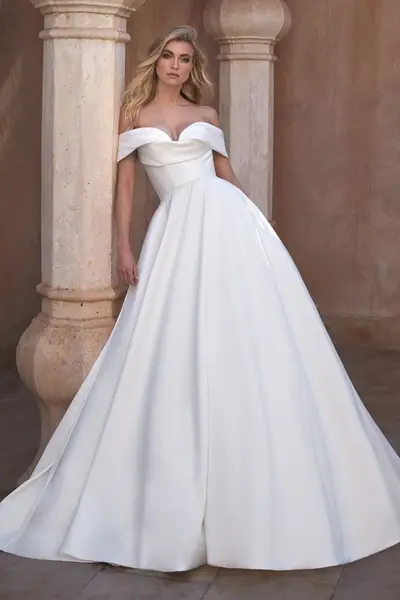 PRONOVIAS(プロノビアス) のウェディングドレス・ブライダル衣装