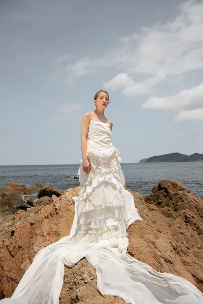 ウェディングドレス、スレンダーライン スレンダーラインのウェディングドレスの魅力は？おすすめもご紹介