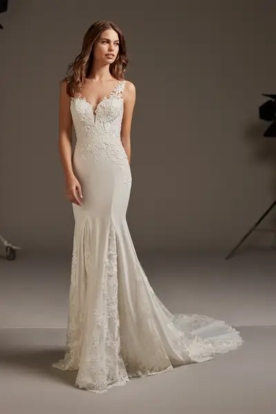 25枚目 PRONOVIAS　　ANDROMEDA