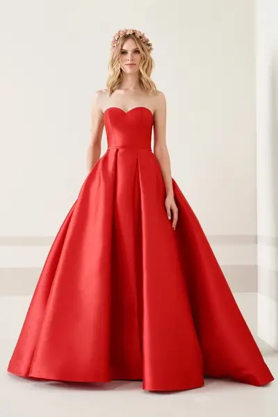 2枚目 PRONOVIAS　TAONA