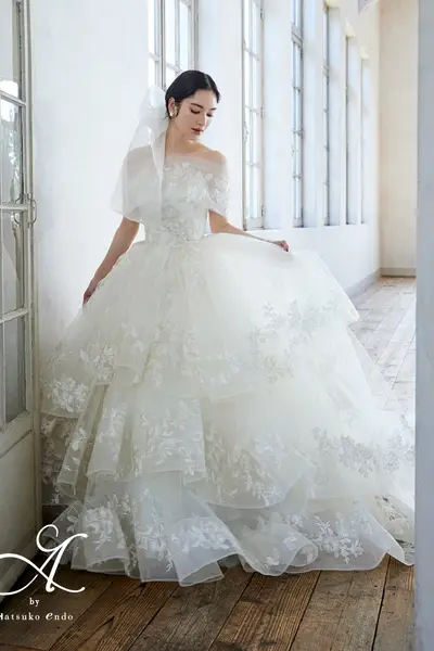 A by Hatsuko Endo(エー バイ ハツコ エンドウ) のウェディングドレス