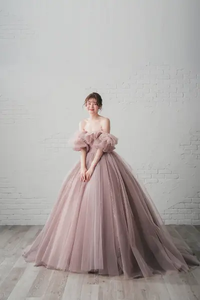 ピンク系のカラードレス byみんなのウェディング（2ページ目）