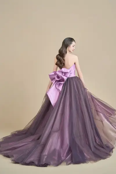 紫・パープル系のカラードレス byみんなのウェディング