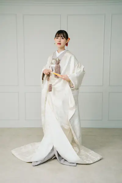 4枚目 純白無垢（じゅんぱくむく）
