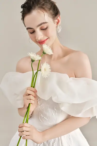 4枚目 Abelia（アベリア）