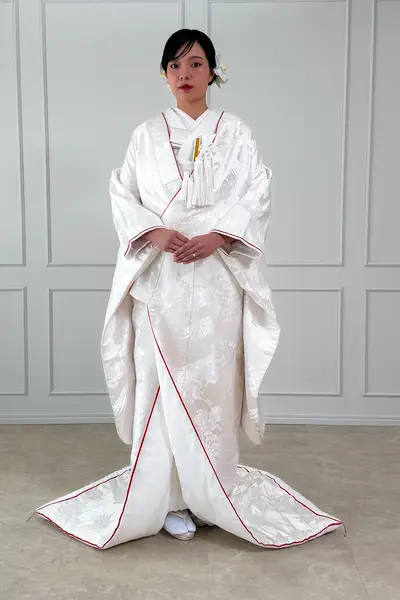 6枚目 白羽紅衣