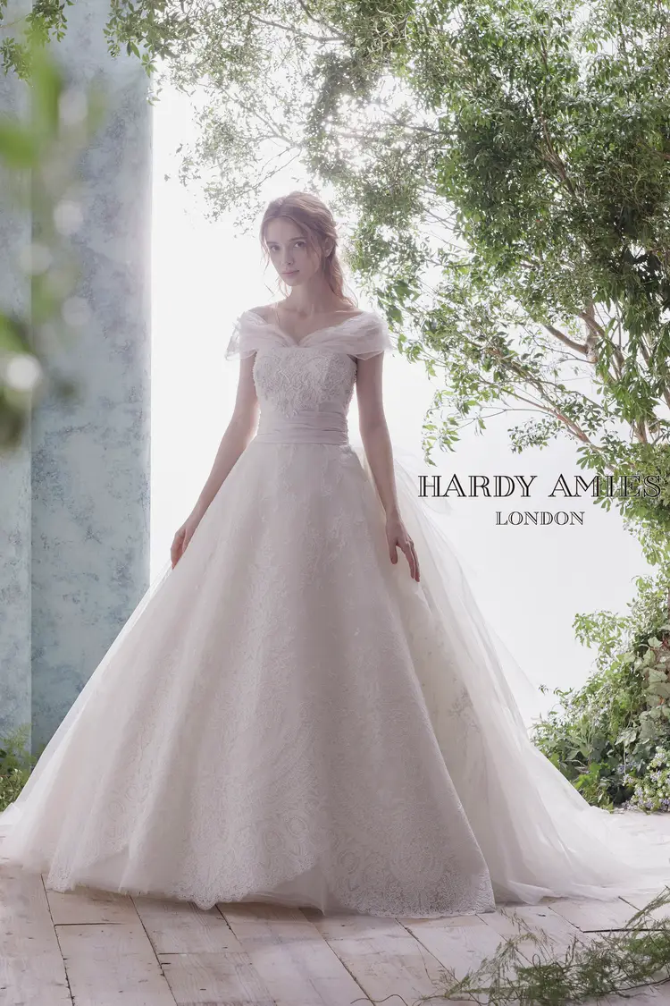 HARDY AMIES(ハーディエイミス) のウェディングドレス・ブライダル衣装一覧