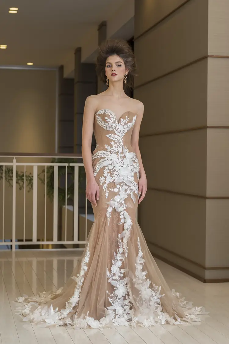 ウェディングドレス　エンパイアライン　美しい刺繍　ロング　洗練された 刺繍 エンパイアライン ウエディングドレス（W12）