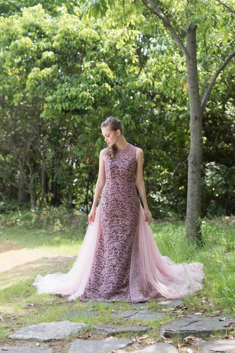 スレンダーラインのウェディングドレス byみんなのウェディング