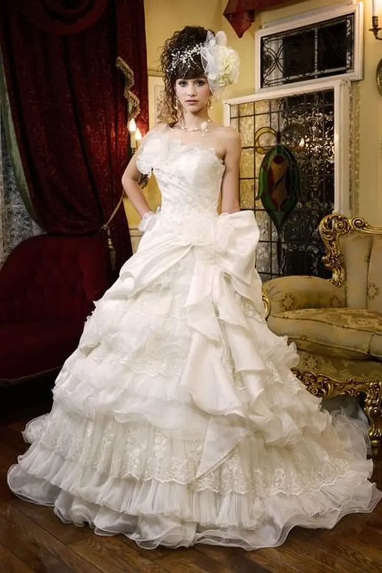 白・ホワイト系のウェディングドレス byみんなのウェディング（89