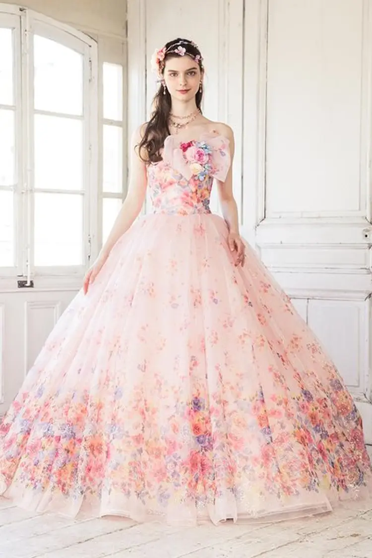 ピンク系のカラードレス Byみんなのウェディング