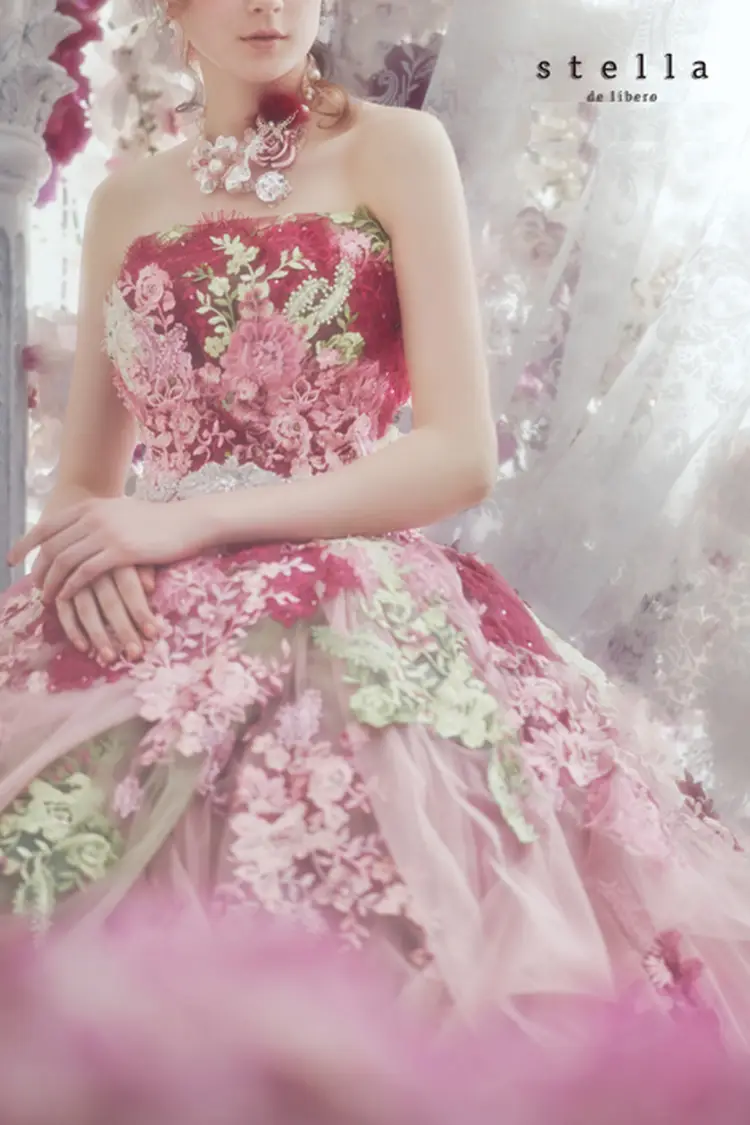 ピンク系のカラードレス Byみんなのウェディング