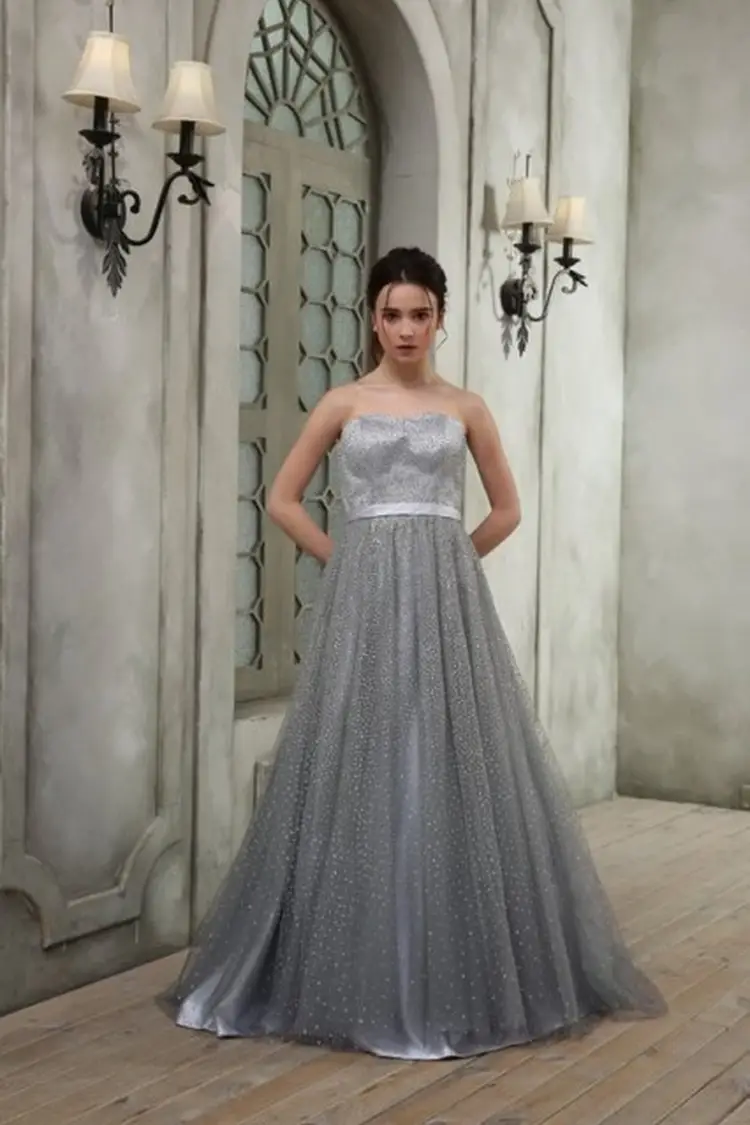 美品　カラードレス　ウェディング　グレー グレー系のカラードレス byみんなのウェディング