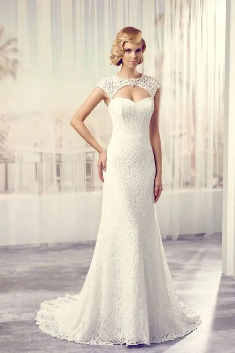 ウェディングドレス エンパイアライン 美しい刺繍 ロング 洗練された